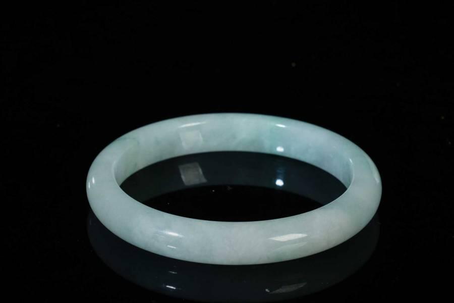 上海都达杂项专场三（全场包邮） 天然冰种带绿翡翠手镯86-38