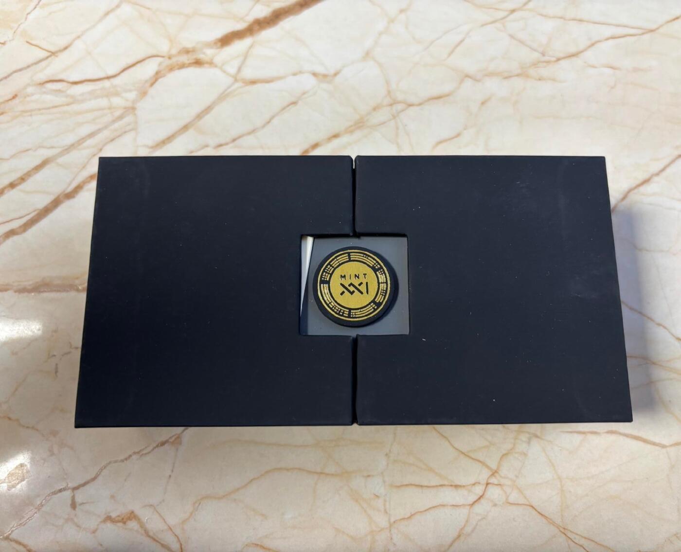 加纳2022年中国阿勒泰陨石立方体陨石加1盎司银币