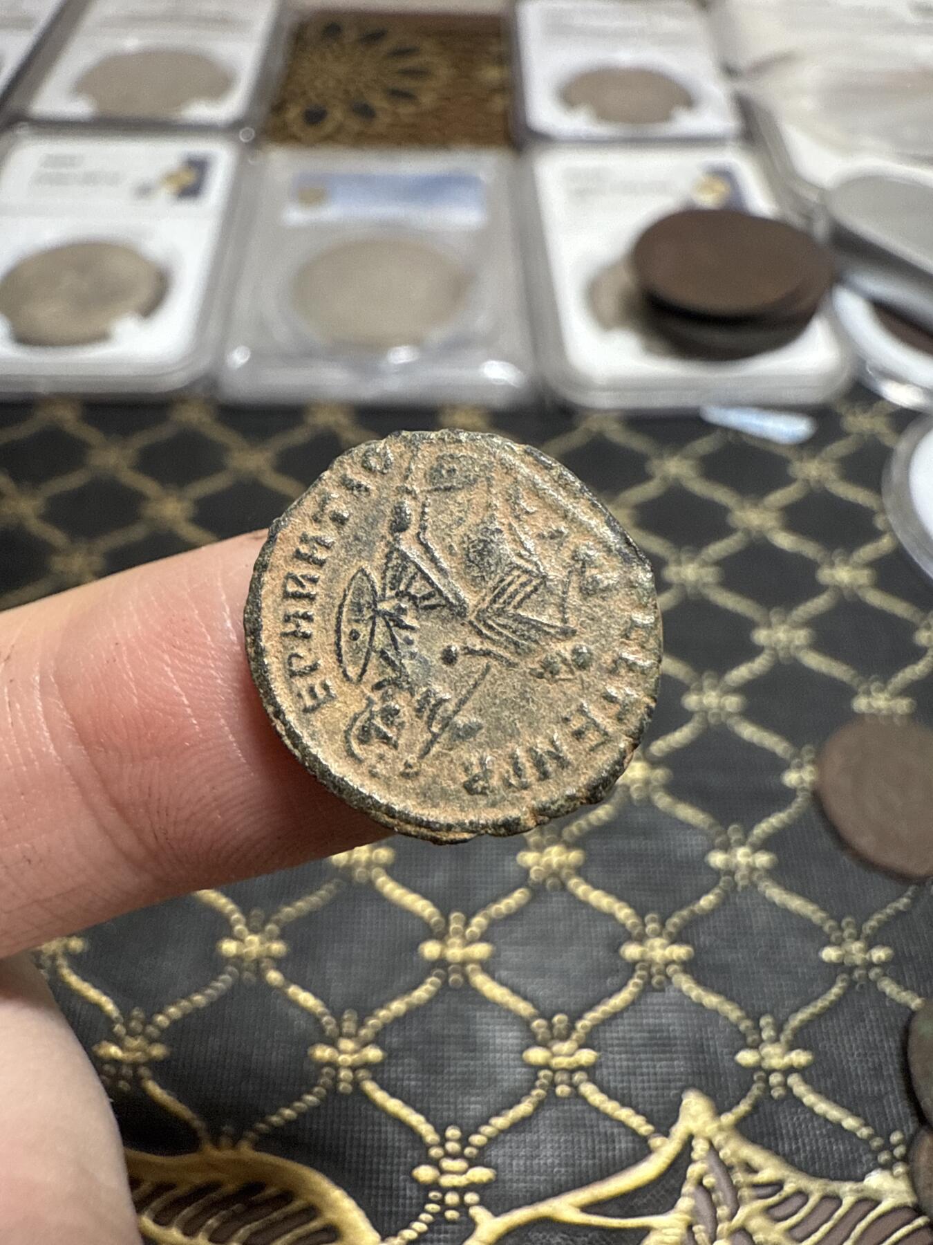 南宋泉阁俄币 外币 国币 专场第二十一期 【送拍无额外佣金】 古罗马 公元337-340年 君士坦丁二世铜币 背逆 个头偏大 细节还不错 好品