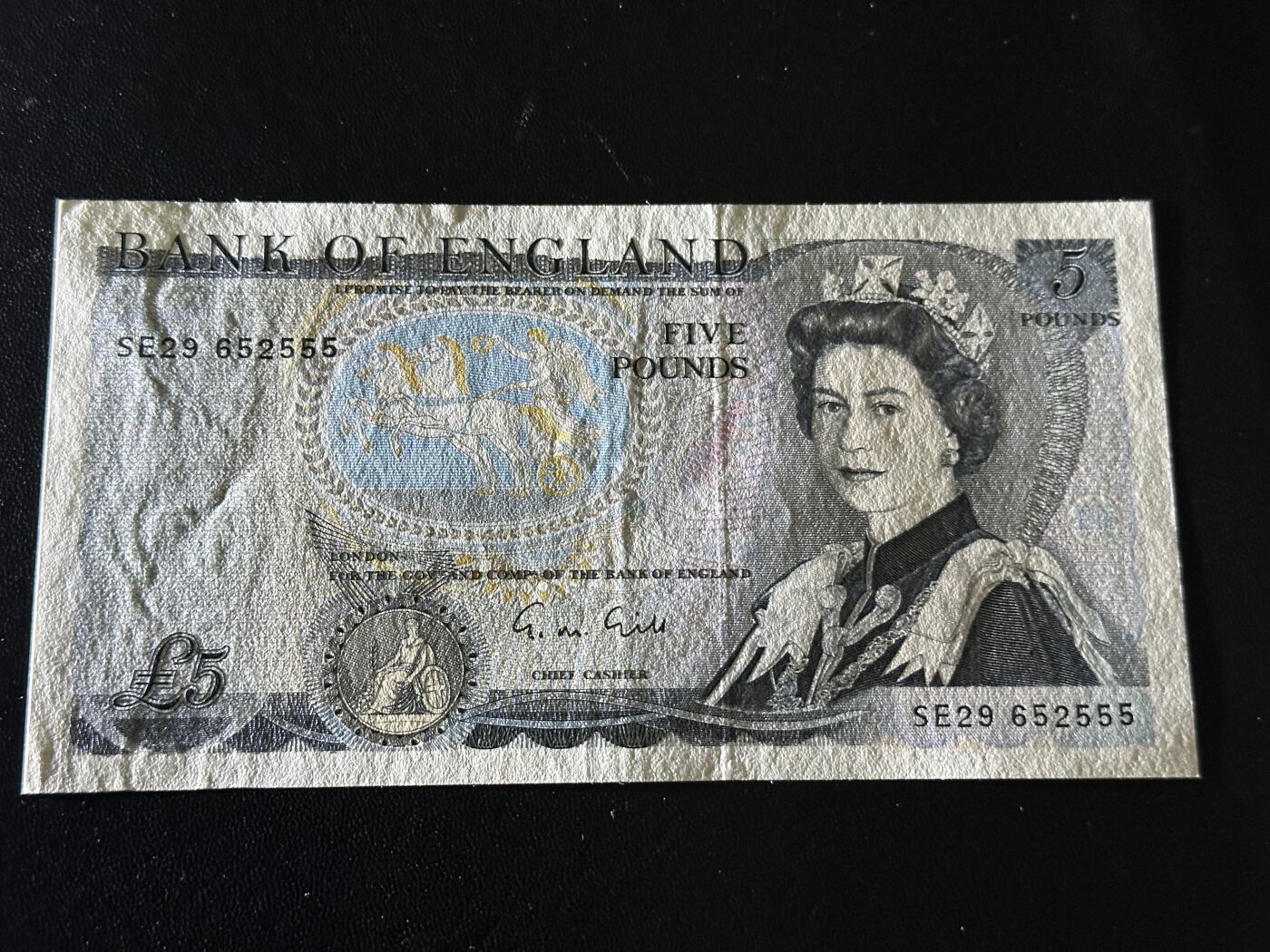 《外钞收藏家》第六百零三期（精选场）（本平台长期征集拍品、欢迎藏友们联系合作） 英国D序列5镑 无47 豹子号555 AU品相