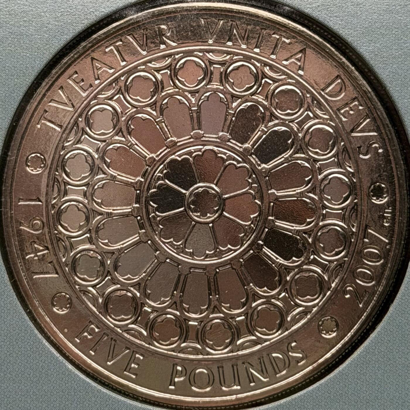 ＜星葵钱币社＞散币克朗场第68期·1月23日发货 英国2007年女王与菲利普亲王结婚60周年5镑卡装克朗型纪念币