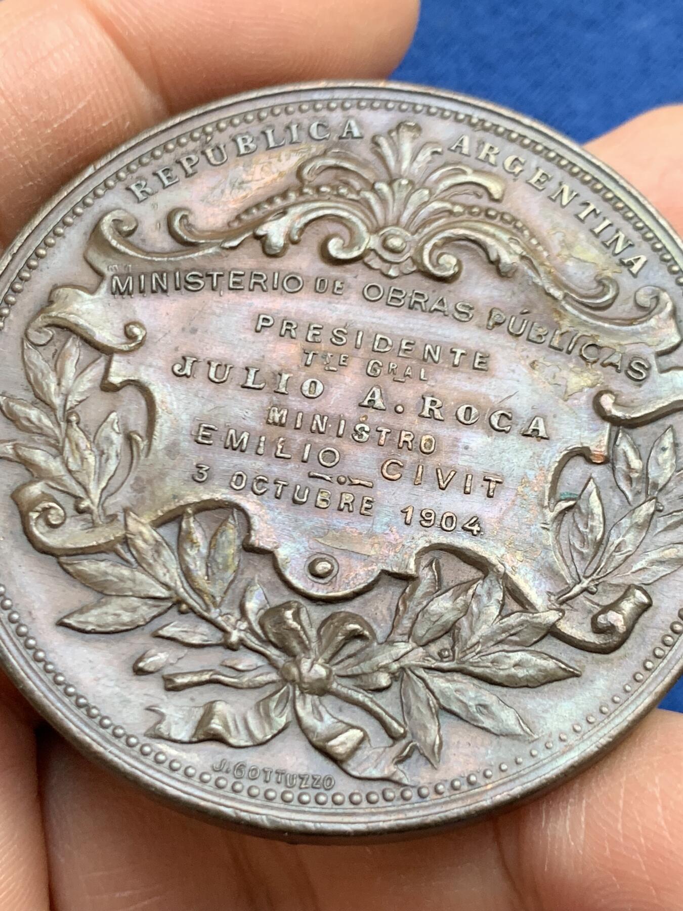 《竞宝斋》第459场 周日，周一，2场连拍 （全场包邮）欢迎送拍 阿根廷 1904年 航海铜章 底板不错 67.9g 52.5mm