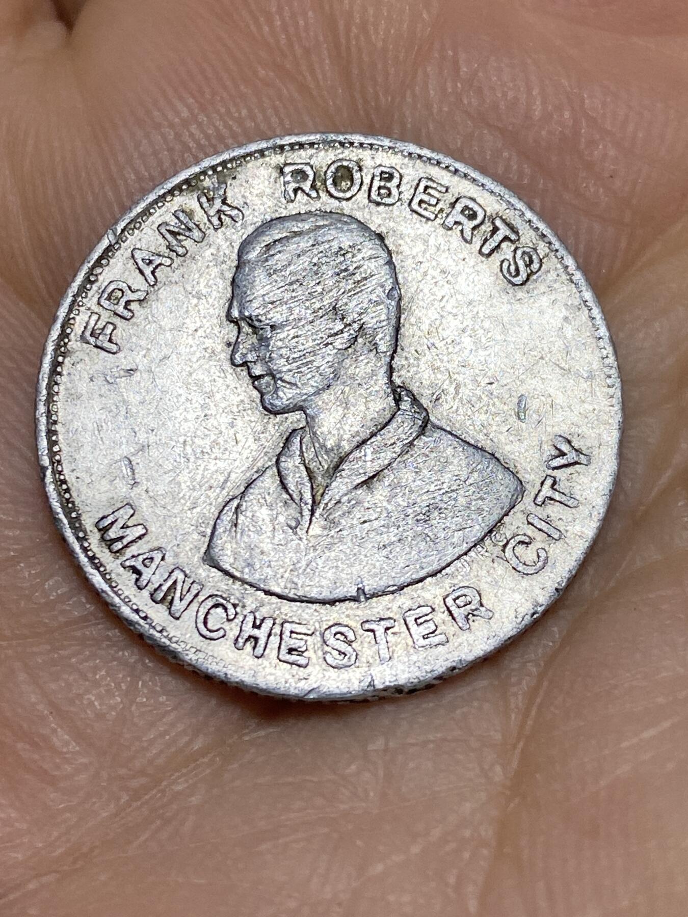 2026年第十一场(总第一百八十场）外国好品散币场(免佣金) 英国🇬🇧1920–1930年The Wizard杂志纪念章(早期曼彻斯特城足球俱乐部球星弗兰克·罗伯茨)