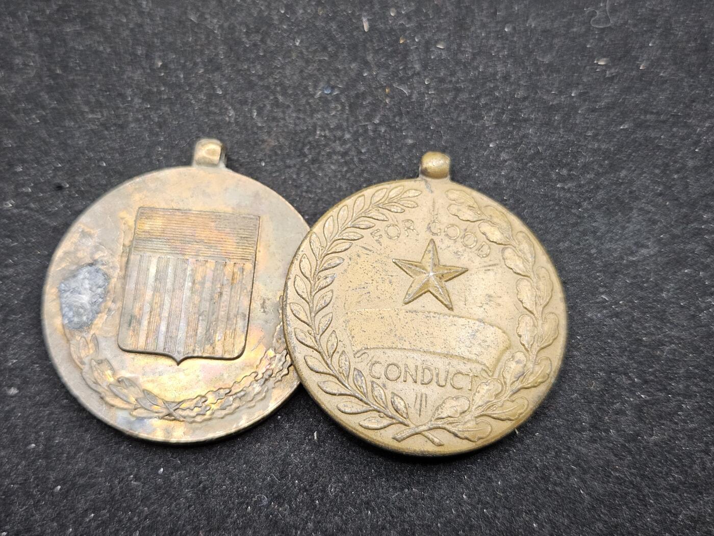 0元起拍勋章 第327期 咸鱼国勋章拍卖专场 1月21日（周三）下午6：00开始 美国奖章裸章两个