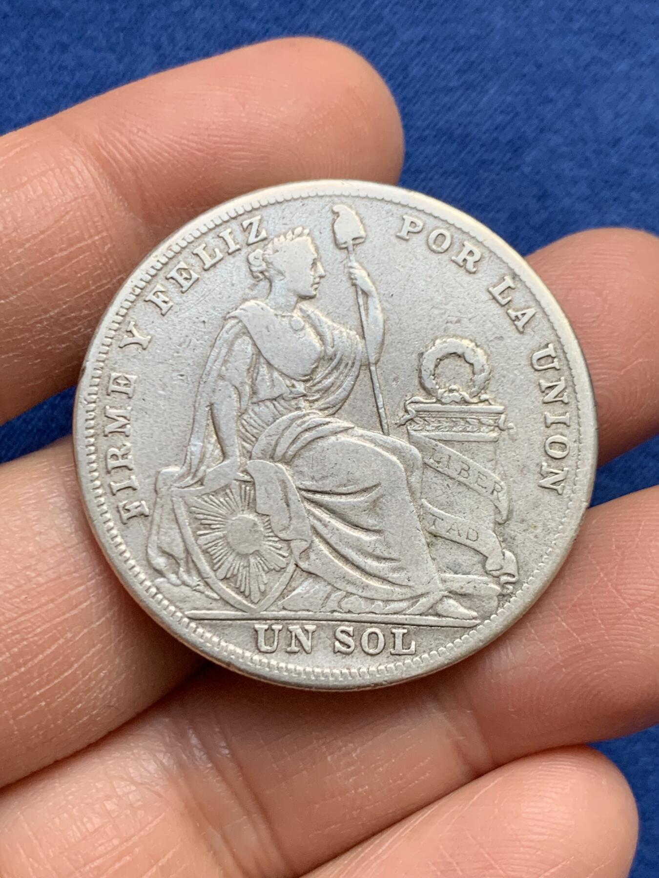 《竞宝斋》第459场 周日，周一，2场连拍 （全场包邮）欢迎送拍 秘鲁1926年自由女神像银币，主币，味道不错，24.58克