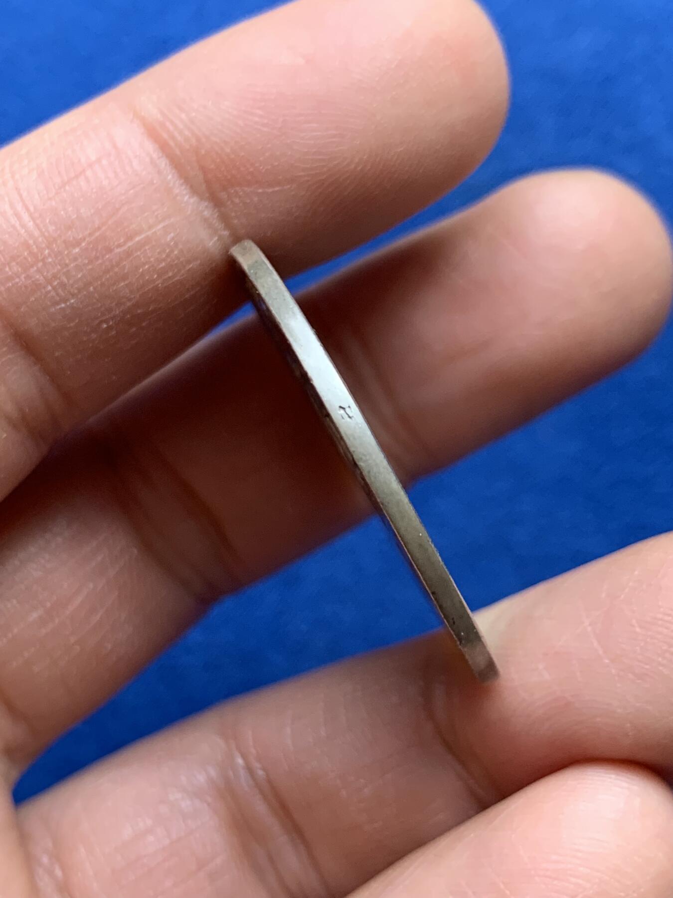 《竞宝斋》第459场 周日，周一，2场连拍 （全场包邮）欢迎送拍 1891年瑞士联邦成立600周年纪念银章，1291年是瑞士联邦的起源年份，当时乌里、施维茨和下瓦尔登三个州签署了《永久同盟条约》，奠定了现代瑞士的基础。11.72克，33.2mm，币面有轻微不平