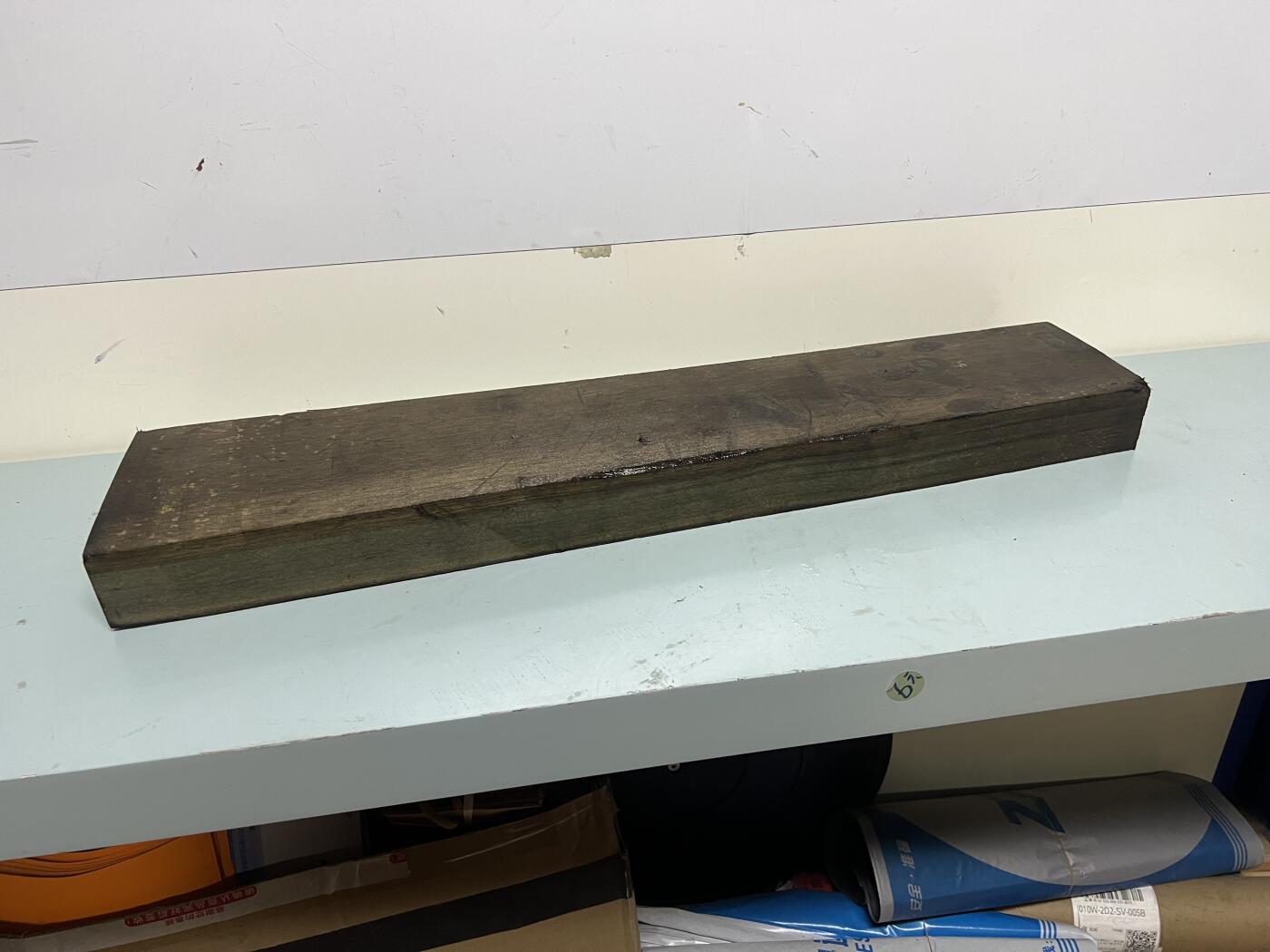 零元拍：01-17-1乌木金丝楠 可做镇尺 干泡台 满金丝药香，尺寸约：62.5/13.5/11/4.9厚CM，五斤多重