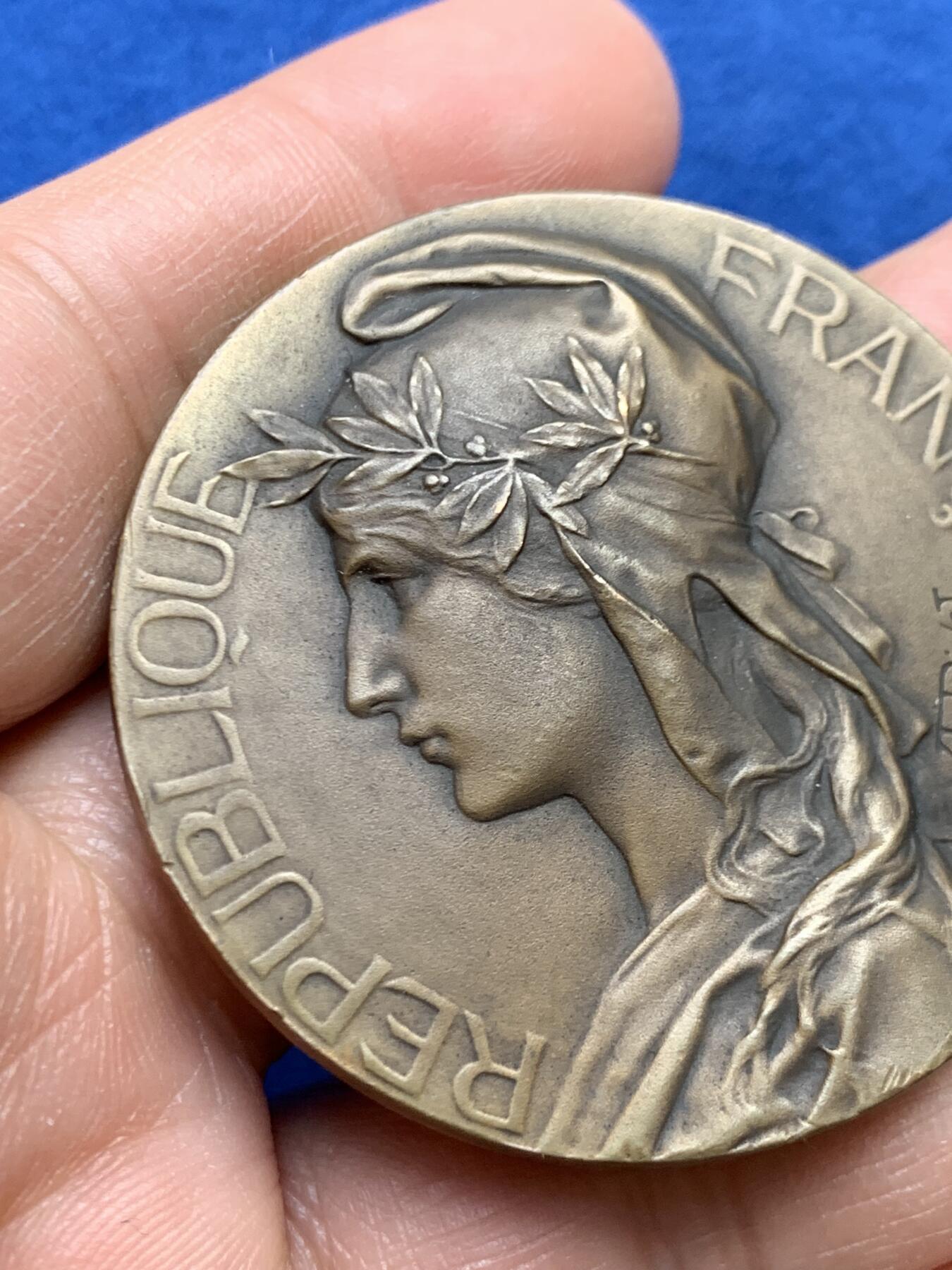 《竞宝斋》第459场 周日，周一，2场连拍 （全场包邮）欢迎送拍 法国玛丽安娜女神铜章 50.2克 49.7mm 正方形铜标边铭