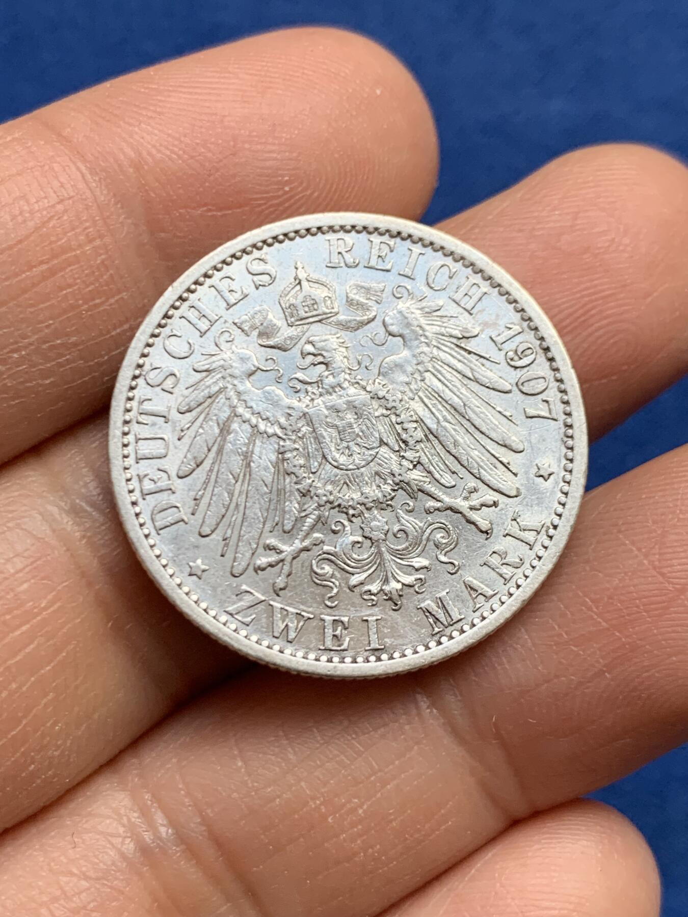 《竞宝斋》第459场 周日，周一，2场连拍 （全场包邮）欢迎送拍 德国 1907年 威廉二世 2马克 银币，裸币好品，比3马克的少见。