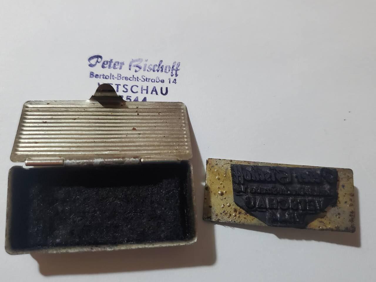 韵星假日拍卖第三十七期 -- Rimey Holidays Auction 37 Nazi德国奥运会帆船金牌得主Peter Bicshoff个人印章一枚 非常少见 印泥和印章完好无缺失 可以正常使用 带原盒 原主为著名运动员 在奥林匹克官网和维基均有记录 最后一幅图为其记录