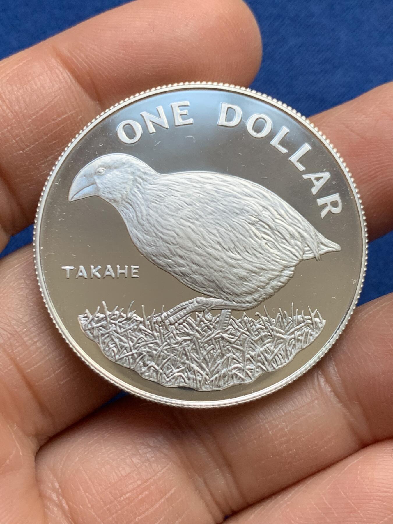 《竞宝斋》第459场 周日，周一，2场连拍 （全场包邮）欢迎送拍 新西兰1982年南秧鸟1元银币，镜面精制，27.45克，925银