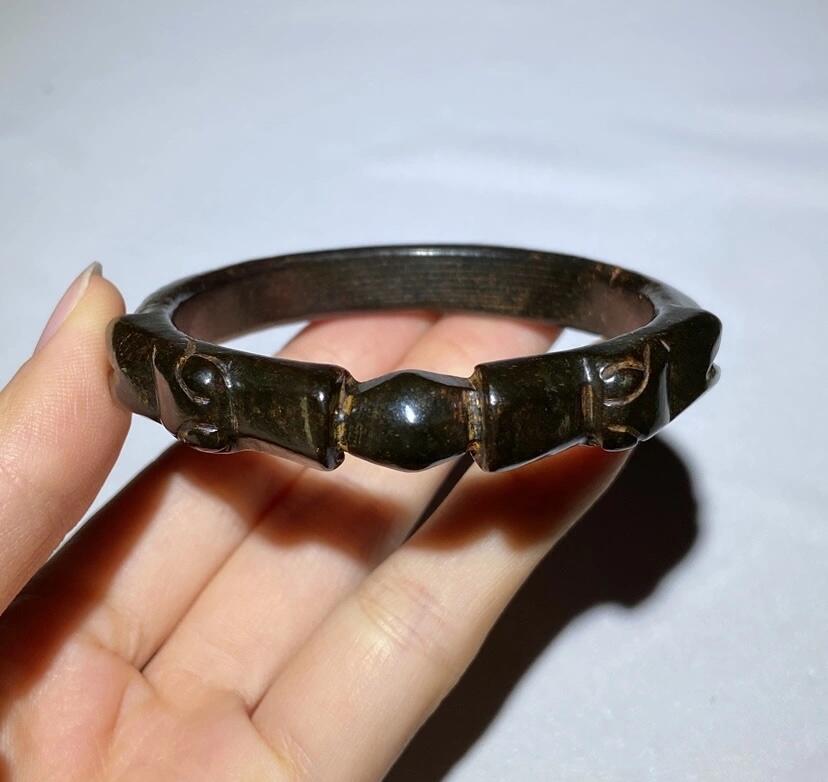 江南站杂件场 玉手镯