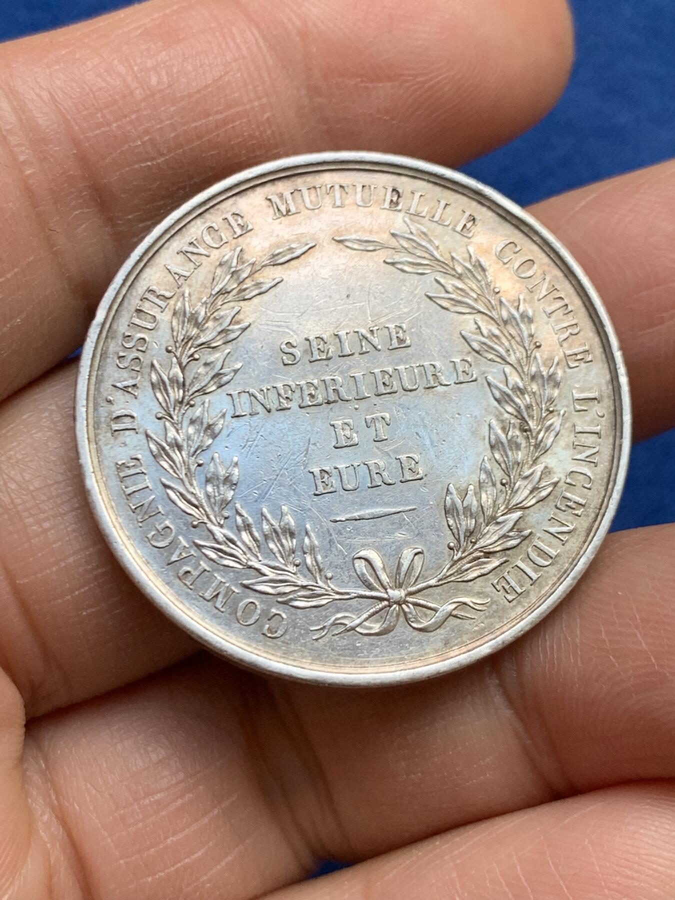 《竞宝斋》第459场 周日，周一，2场连拍 （全场包邮）欢迎送拍 法国1818年塞纳火灾互助保险银质代币，浴火凤凰圆形少见款，17.75克，34.6mm