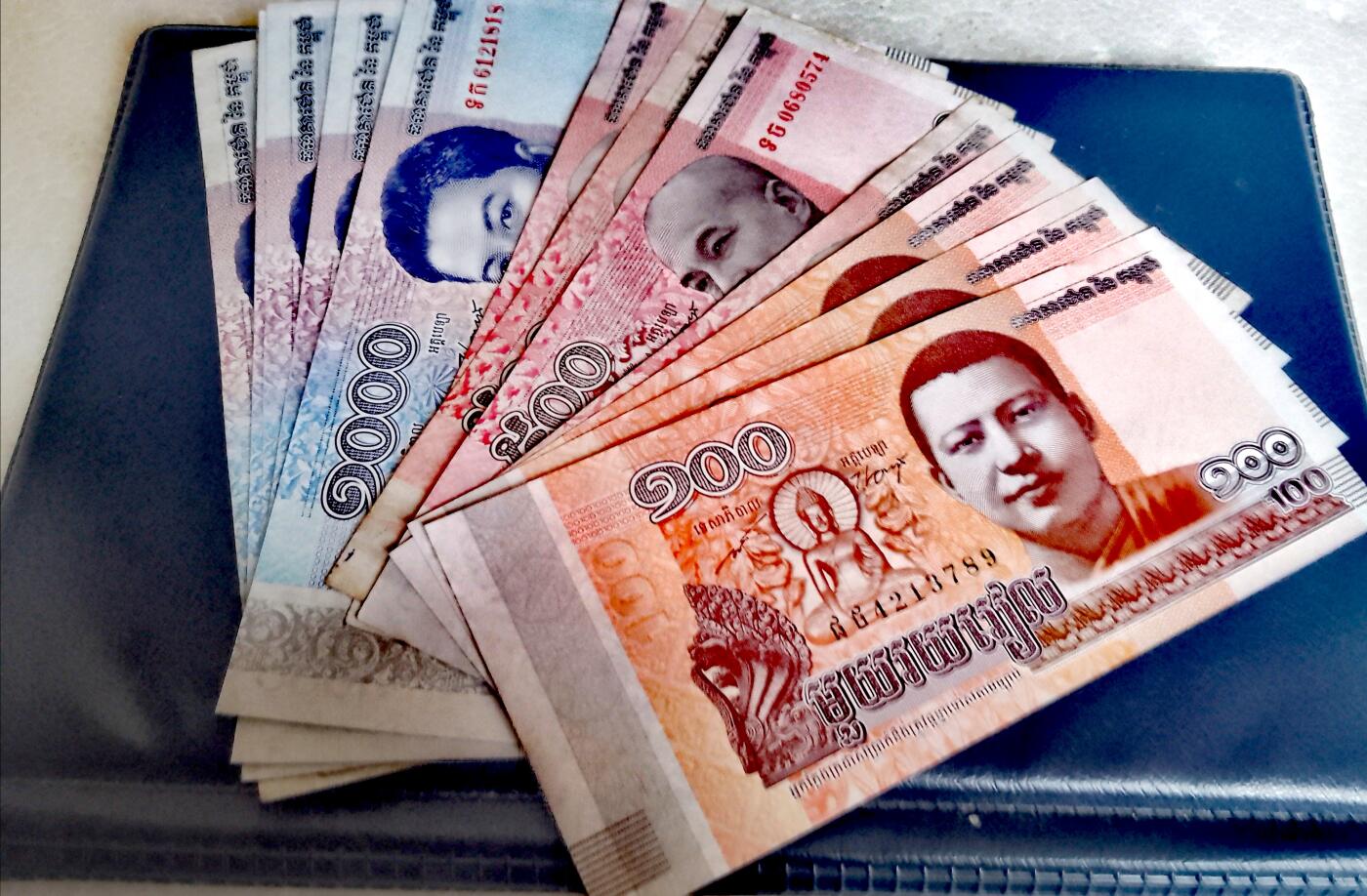 柬埔寨2014年100、500瑞尔、2016年1000瑞尔靓品纸币13枚一组