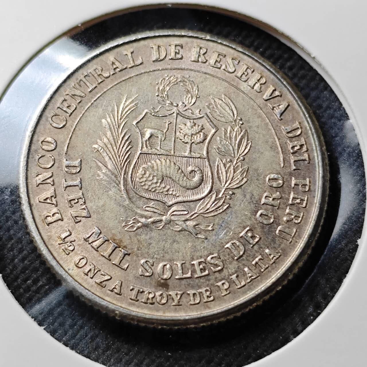 KK钱币收藏小铺  第400期  百期特拍（四拍之四）2月预留时间 周末发货  1982秘鲁1万索尔纪念银币 16.8克925银