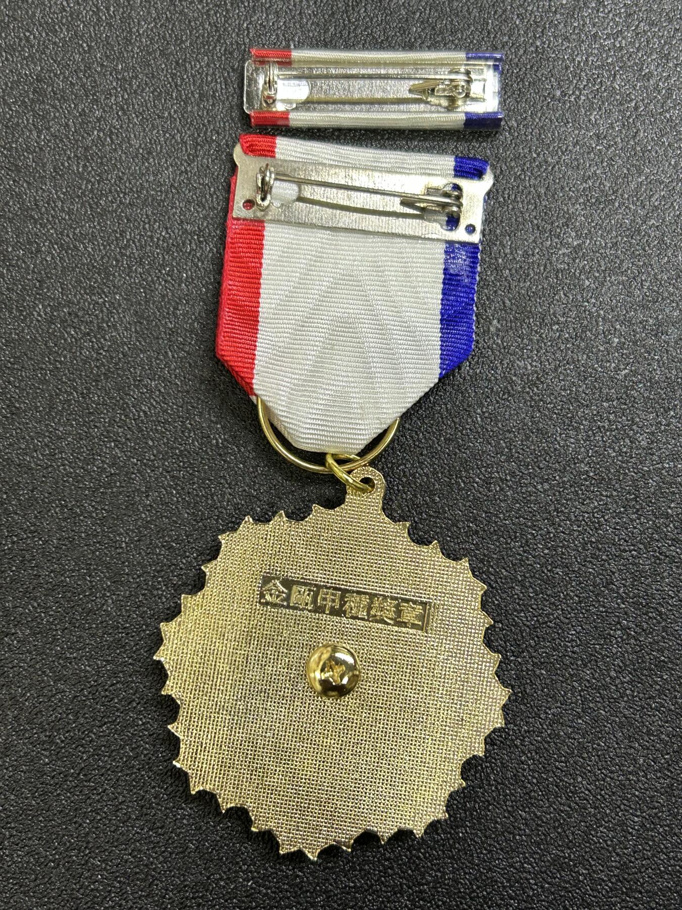 西秦中古拍卖第七十三期 民国甲种金瓯奖章 带勋略 退台后