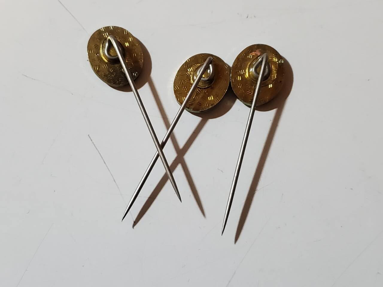 韵星假日拍卖第三十七期 -- Rimey Holidays Auction 37 民主德国金级体能证章插针一组三枚 少见黑底版本