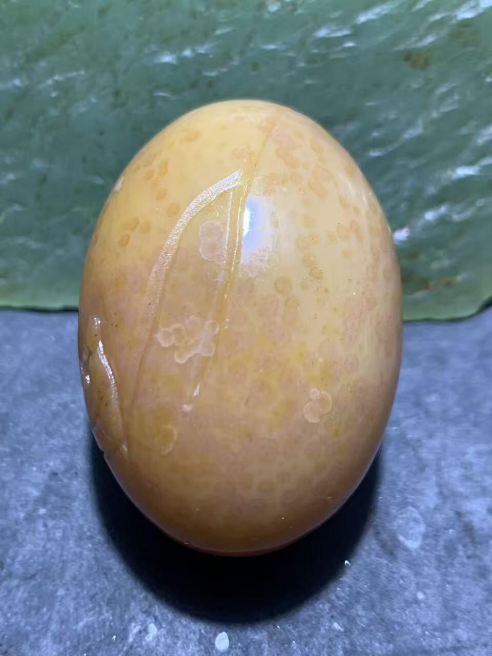 精美鱼籽纹冻料战国红玛瑙手工雕刻福在眼前大蛋形珠一个！