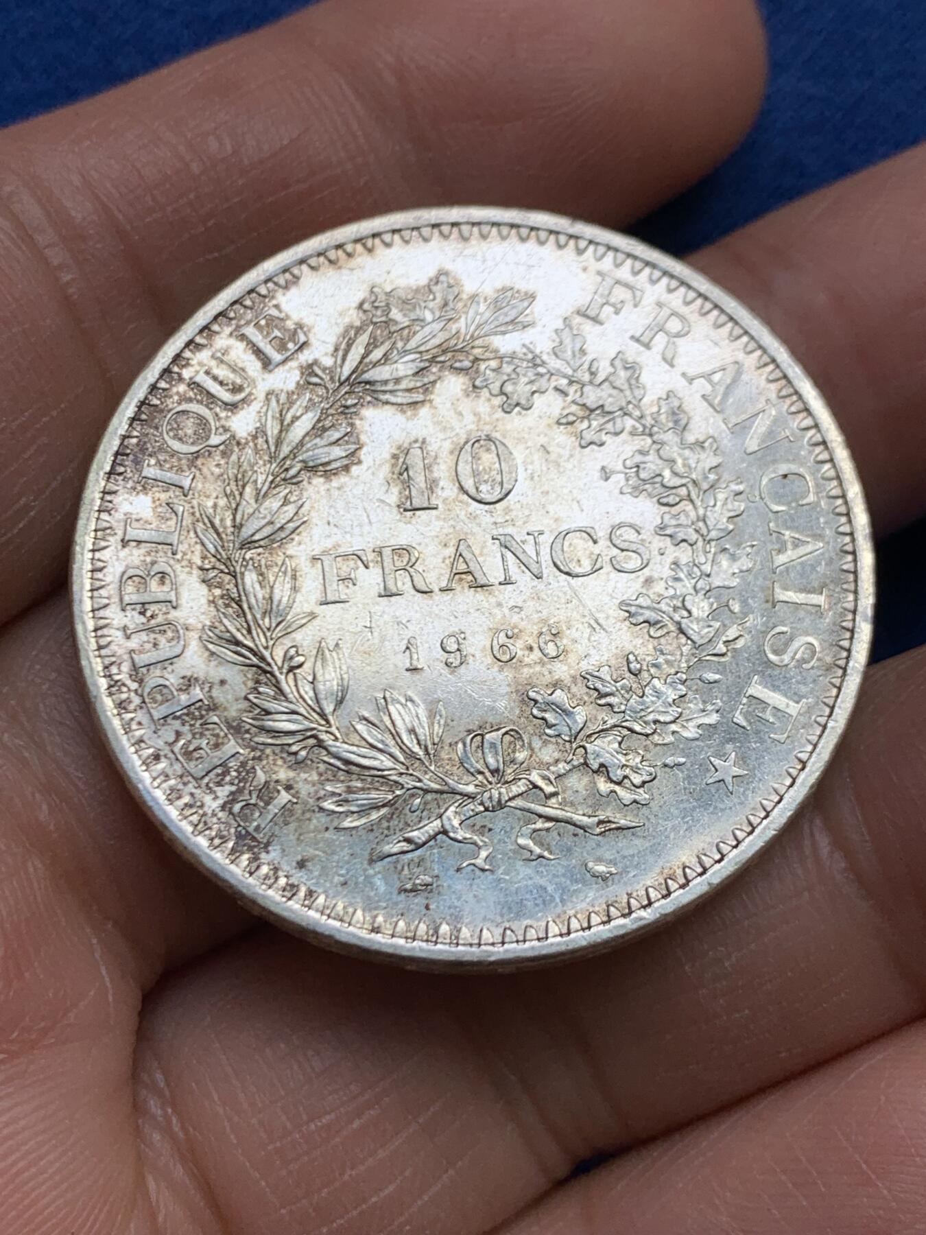 《竞宝斋》第459场 周日，周一，2场连拍 （全场包邮）欢迎送拍 法国1966年大力神10法郎银币 带光