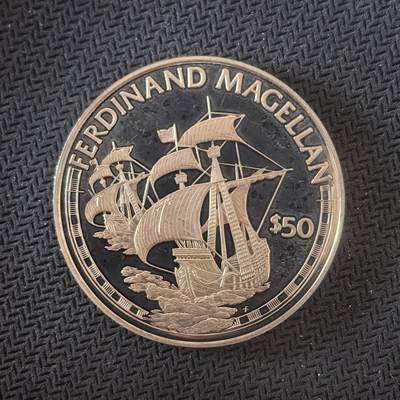 道一币馆币章第一百六十四场 - 库克岛1988年航海家费迪南德·麦哲伦船队的旗舰特立尼达号和维多利亚号50元精制银币 20.94g 925s