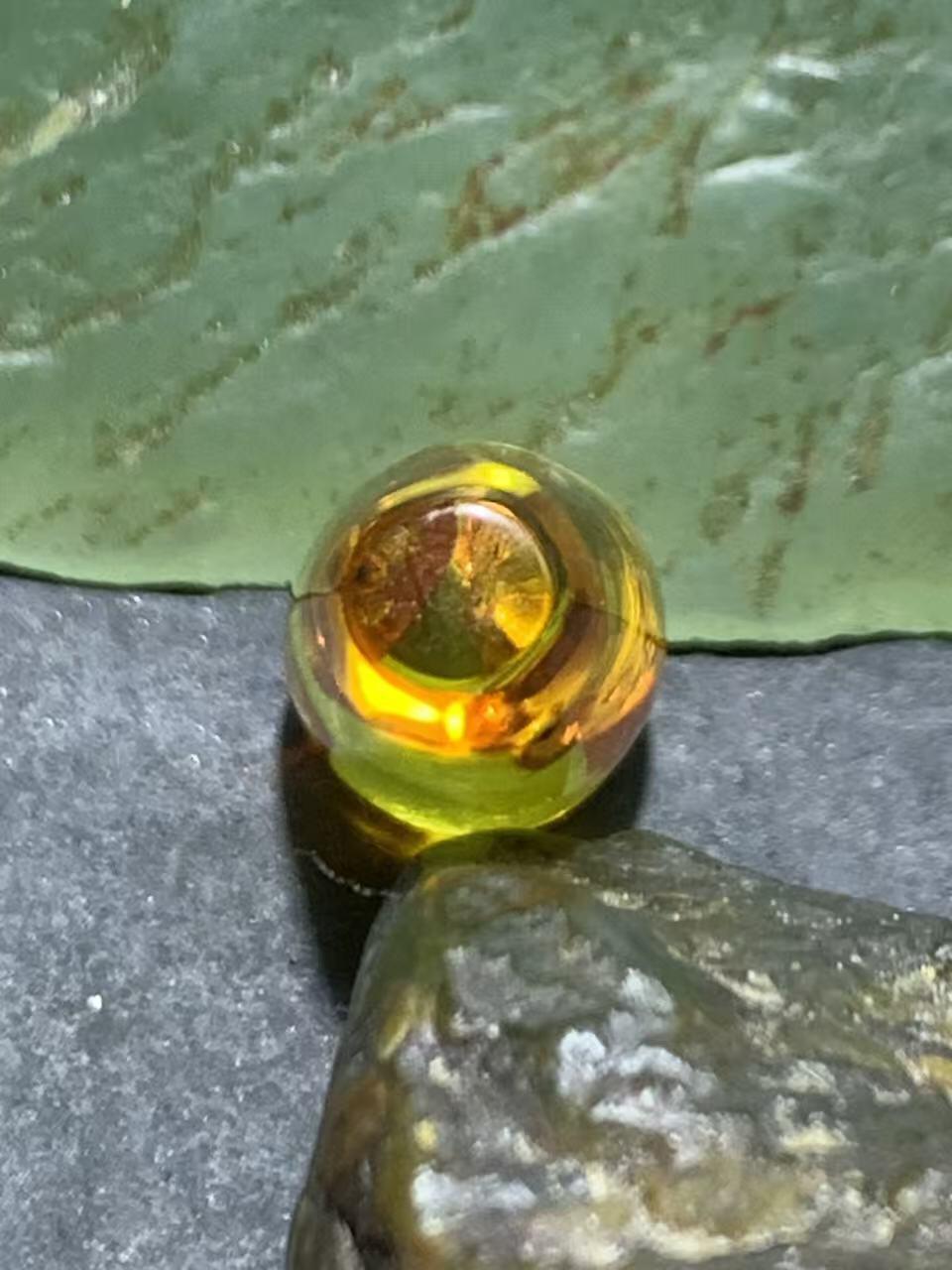 精美乌克兰花珀水滴形镶嵌料吊坠一个