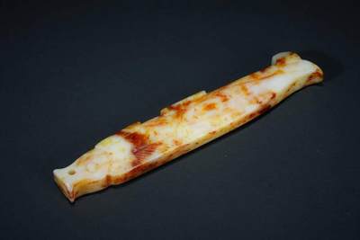 上海都达杂项专场三（全场包邮） - 和田古玉鱼挂件86-2