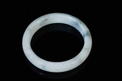 上海都达杂项专场三十四【年后发货全场包邮】  天然和田玉点墨青花手镯86-37