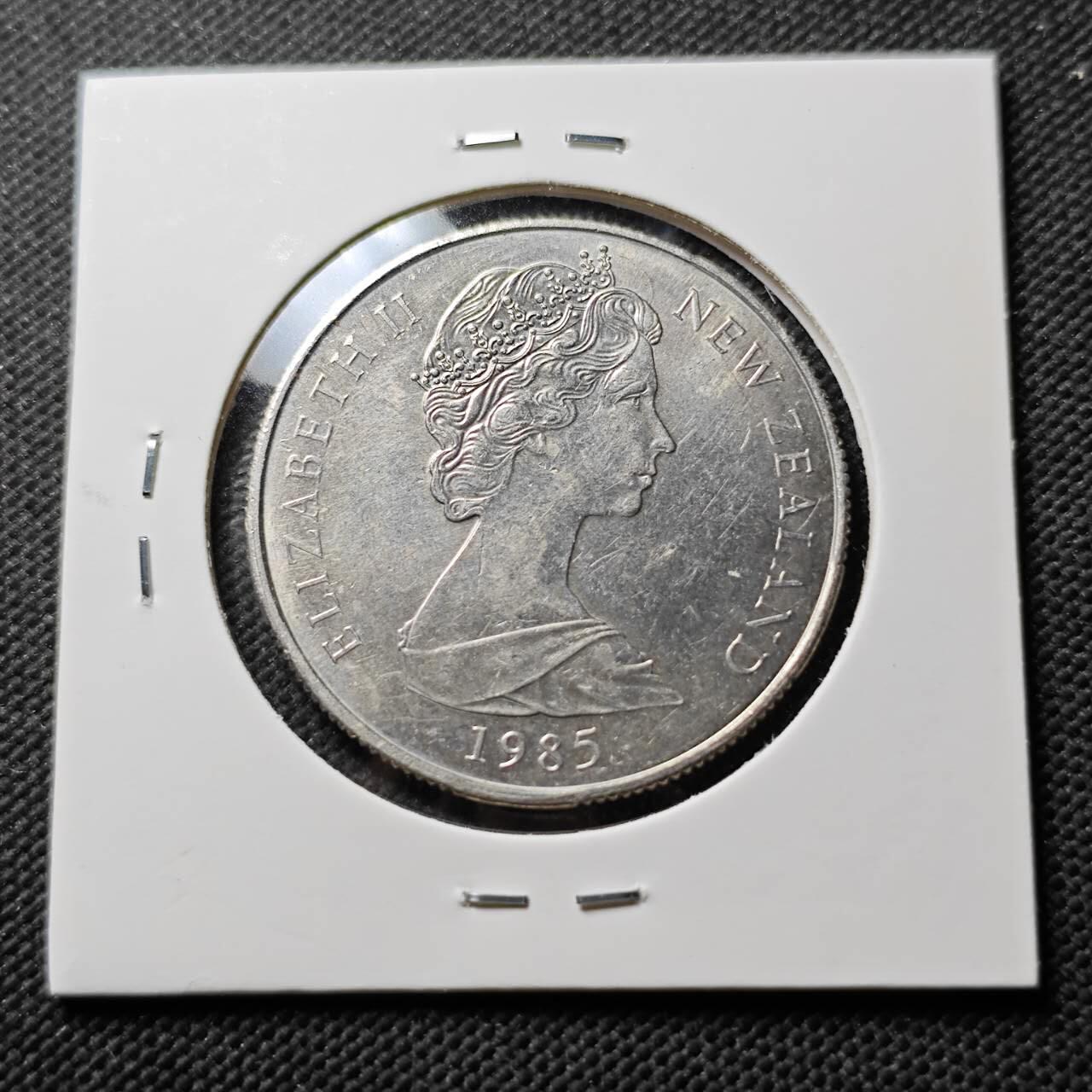 KK钱币收藏小铺  第400期  百期特拍（四拍之四）2月预留时间 周末发货  1985新西兰50分 加拿大带铸 浅雕版 带光品