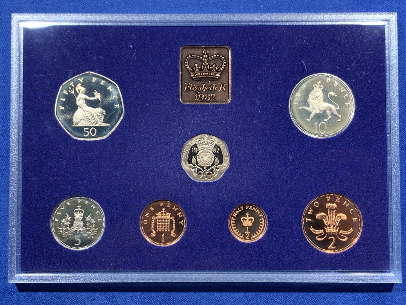 《竞宝斋》第459场 周日，周一，2场连拍 （全场包邮）欢迎送拍 英国1982年精制套币 礼品原装7枚币 包含少见的1/2便士 细节见图