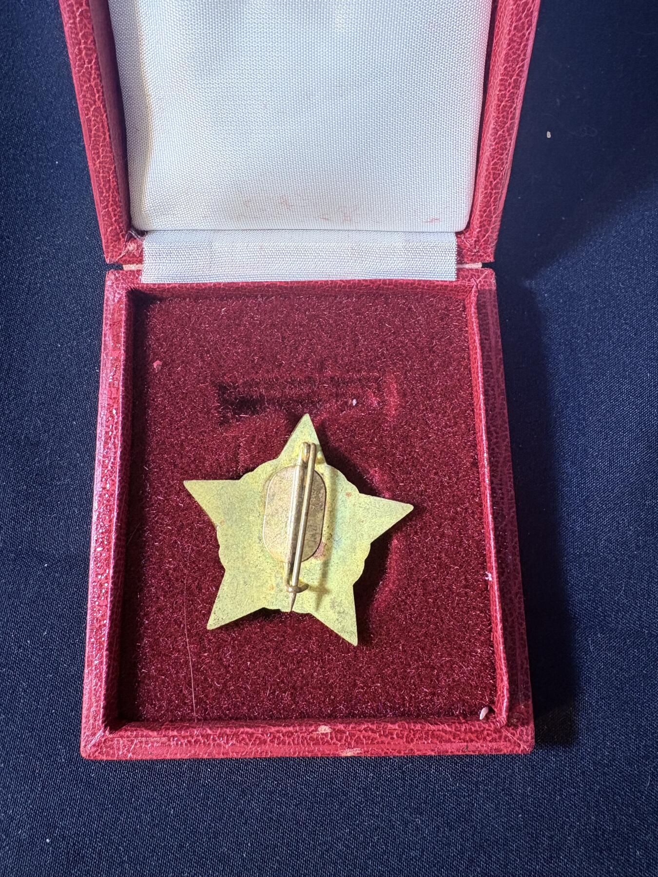 罗岚⭐爱藏⭐甄选专拍第四场-分享拍场赚佣（实体经营） 匈牙利人民共和国人民军特级优秀射手奖章  黄铜热珐琅材质带漆皮盒