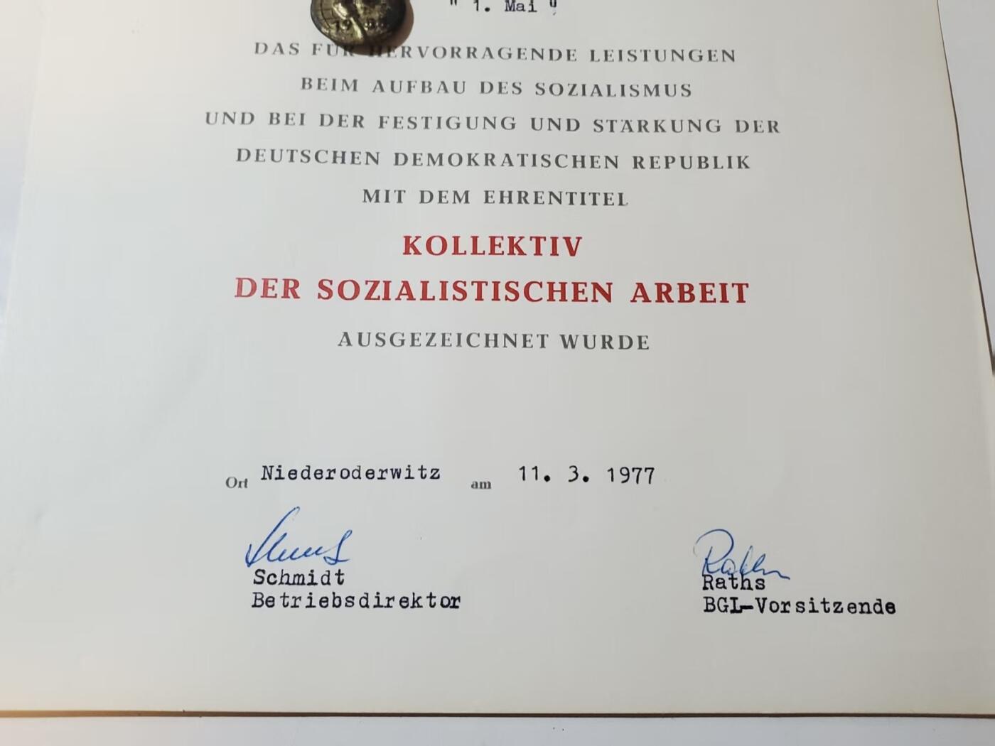 韵星假日拍卖第三十七期 -- Rimey Holidays Auction 37 民主德国集体劳动荣誉“五月一日”荣誉称号奖章带证书 少见