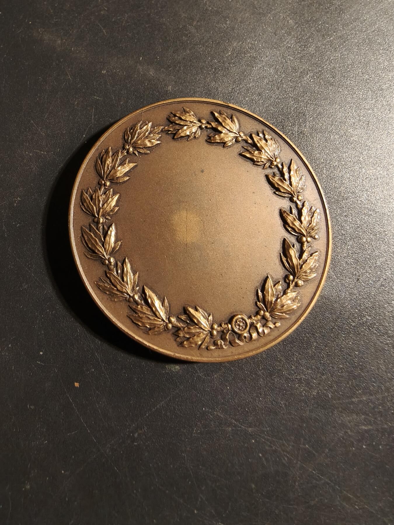 老王徽章第178期 法国巴黎艺术竞赛大铜章     原盒     直径45mm    重量43.3g
