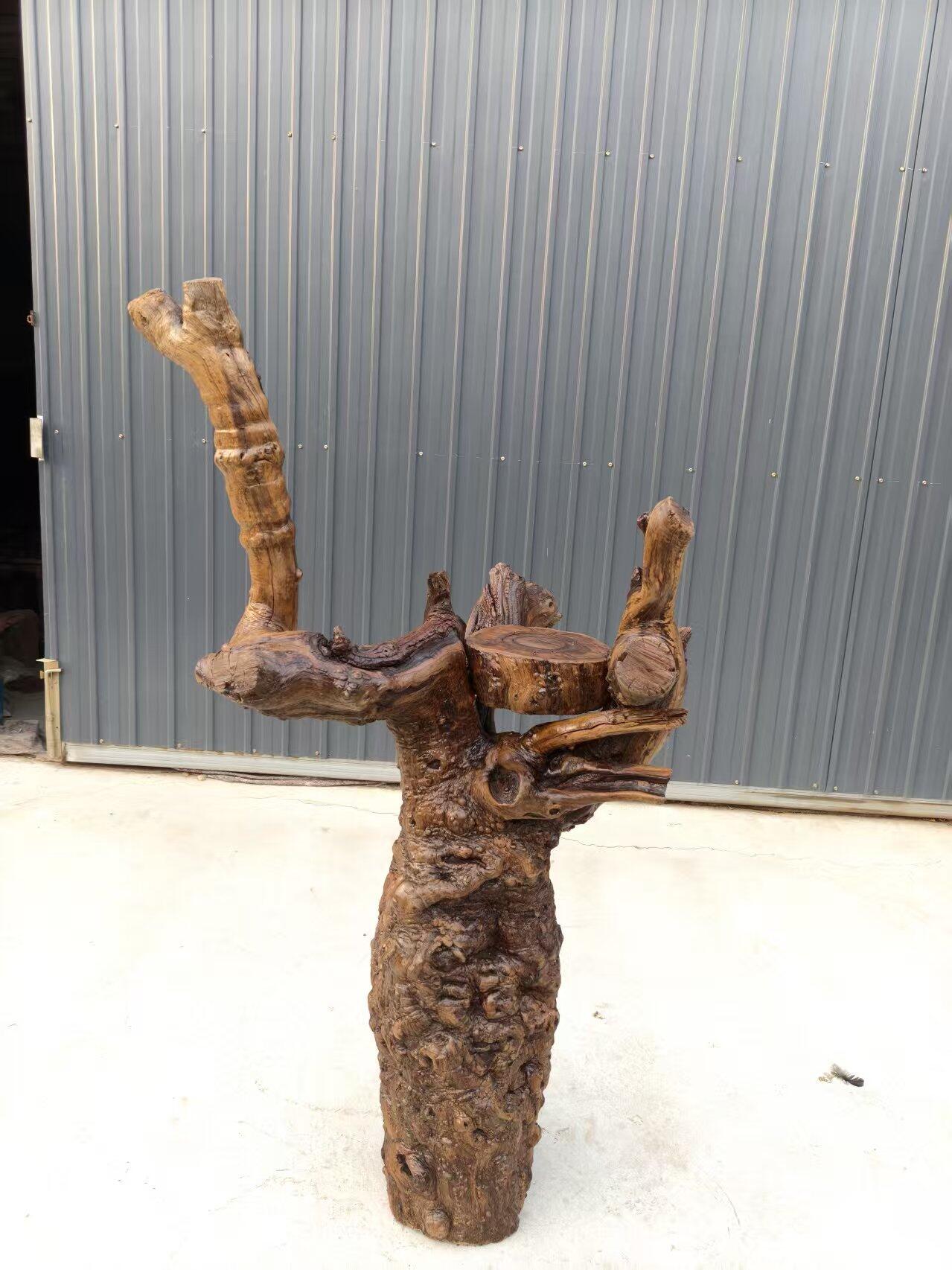 老物件，百年、枣木根雕摆件，造型自然，树瘤纹理清晰，原木材质，保存状态不错，适合茶室、书房、客厅装饰或收藏。