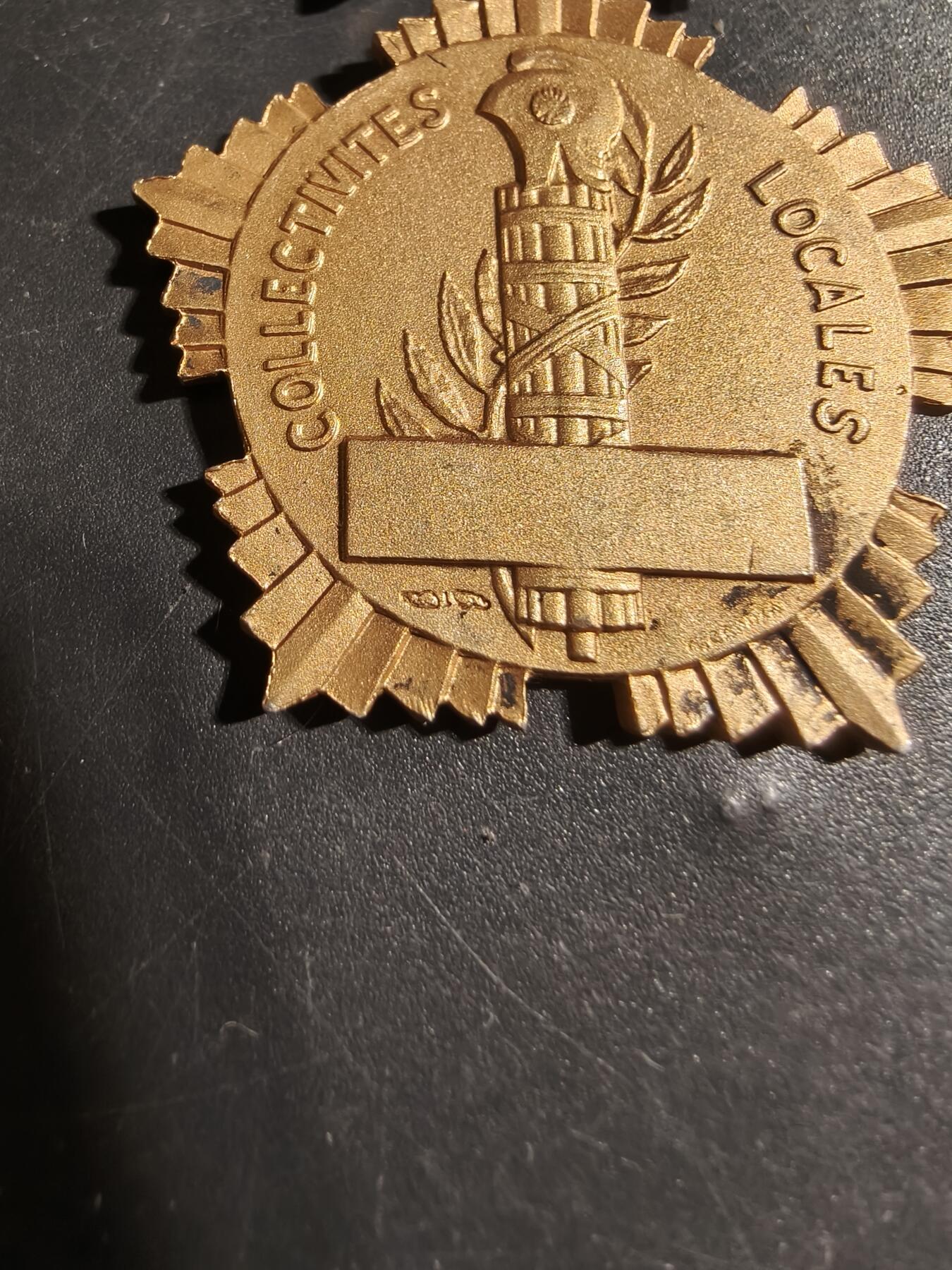 老王徽章第178期 法国金级地方嘉奖奖章    950银镀金     31.7g