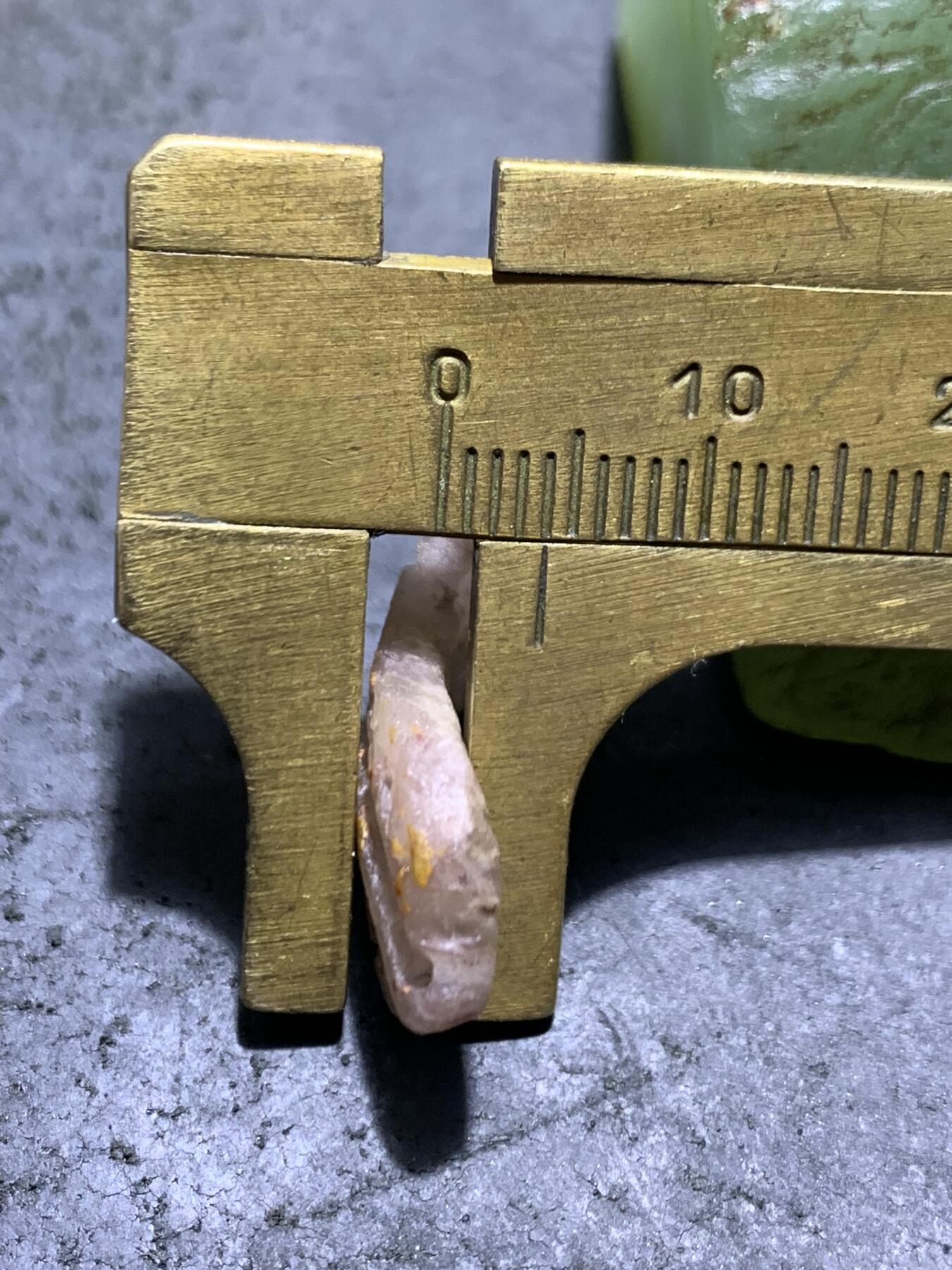 精美亚光战国红玛瑙手工雕刻树叶吊坠（卡子)一个