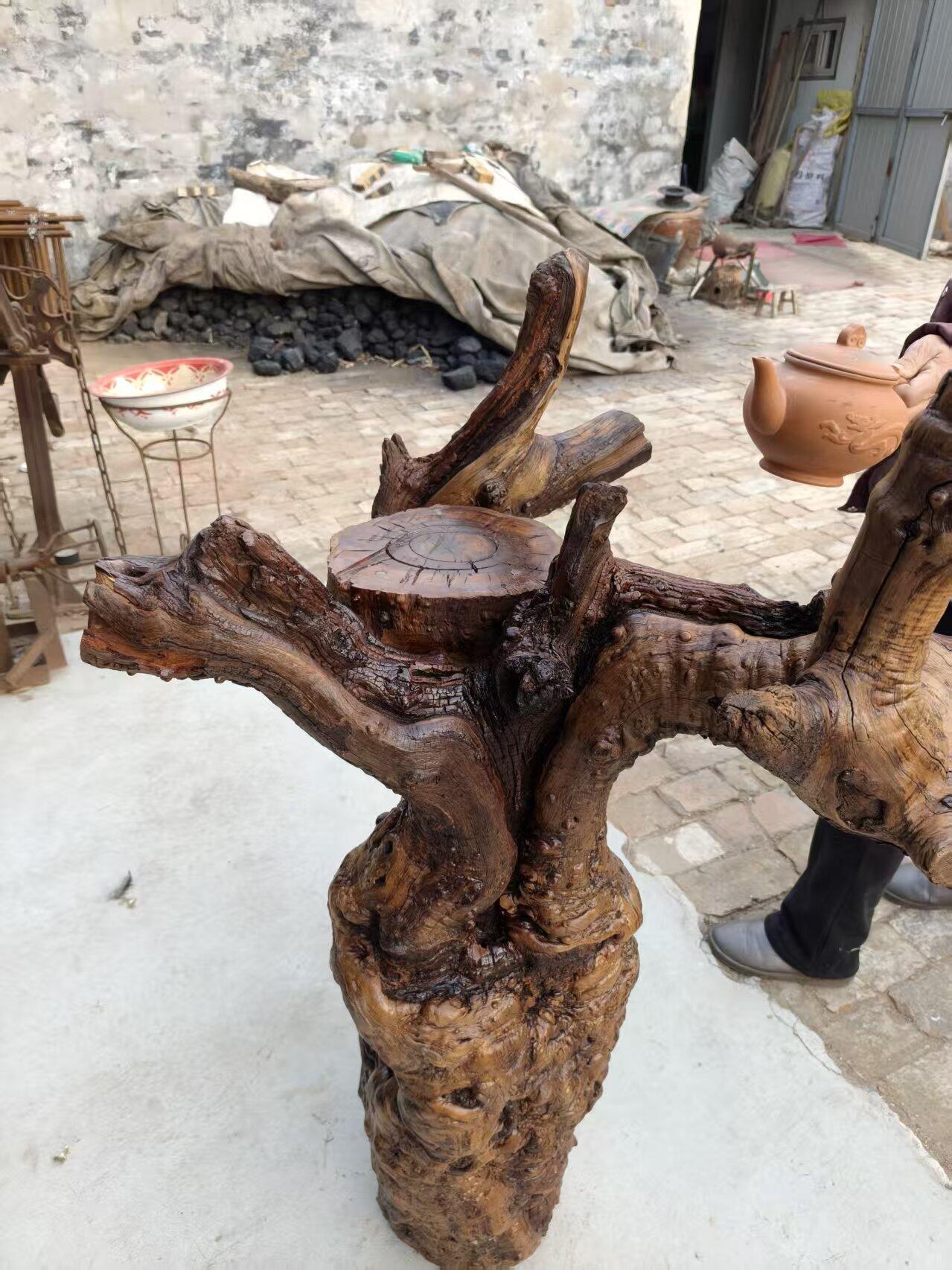 老物件，百年、枣木根雕摆件，造型自然，树瘤纹理清晰，原木材质，保存状态不错，适合茶室、书房、客厅装饰或收藏。