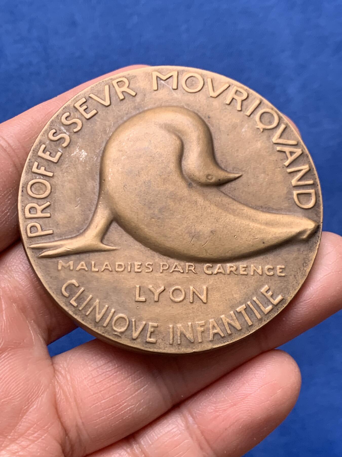 《竞宝斋》第460场 周日，周一，2场连拍 （全场包邮）欢迎送拍 法国儿医莫里康教授纪念铜章 119.5克 59mm