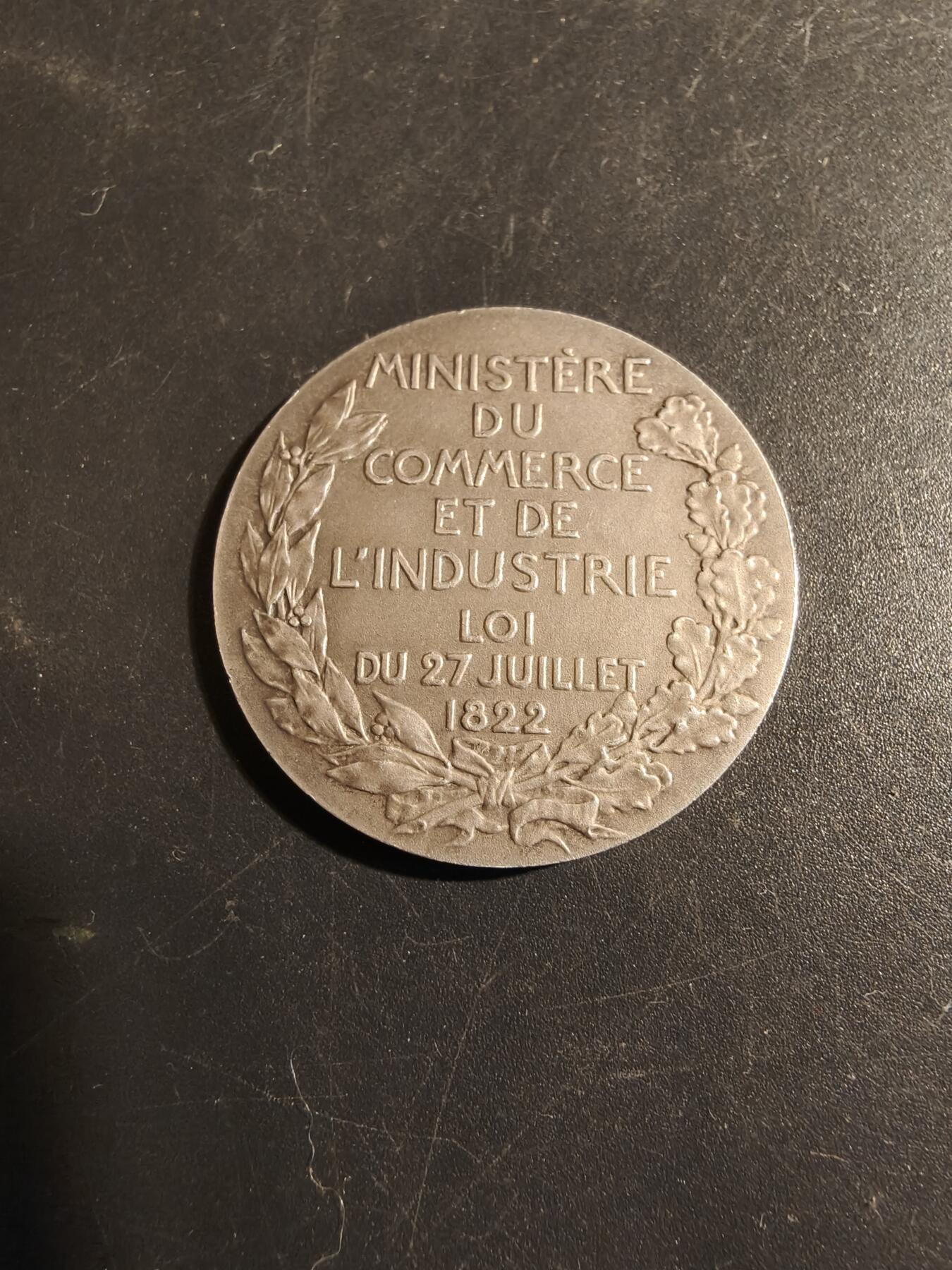 老王徽章第178期 法国工业与商业部银代章    800银    直径33mm    重量15.5g