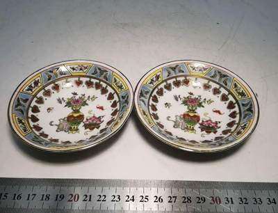 回流银器杂项 - 建国后粉彩盘2只，直径:10cm;