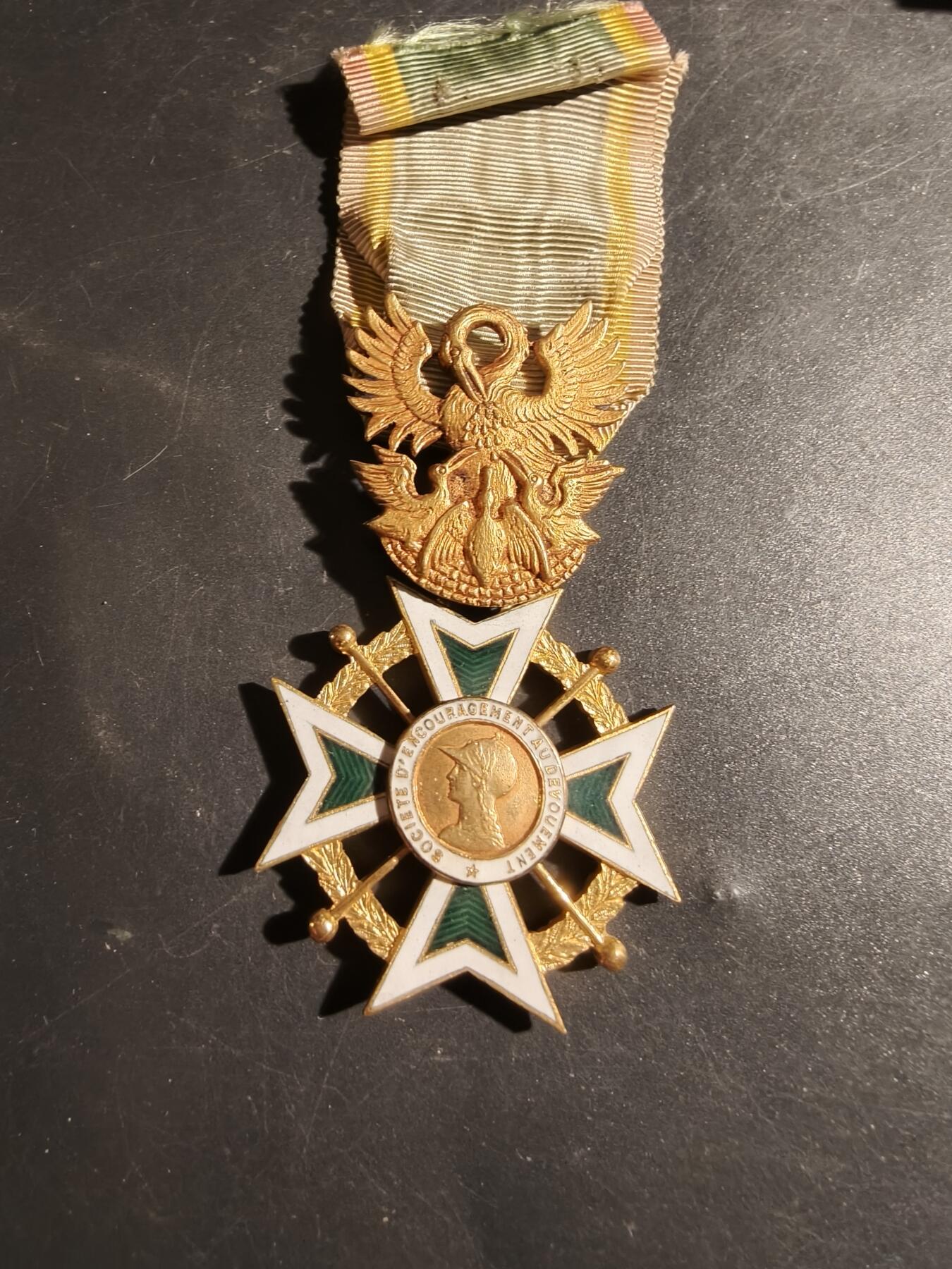 老王徽章第178期 法国骑士级鼓励奉献协会勋章     原盒     