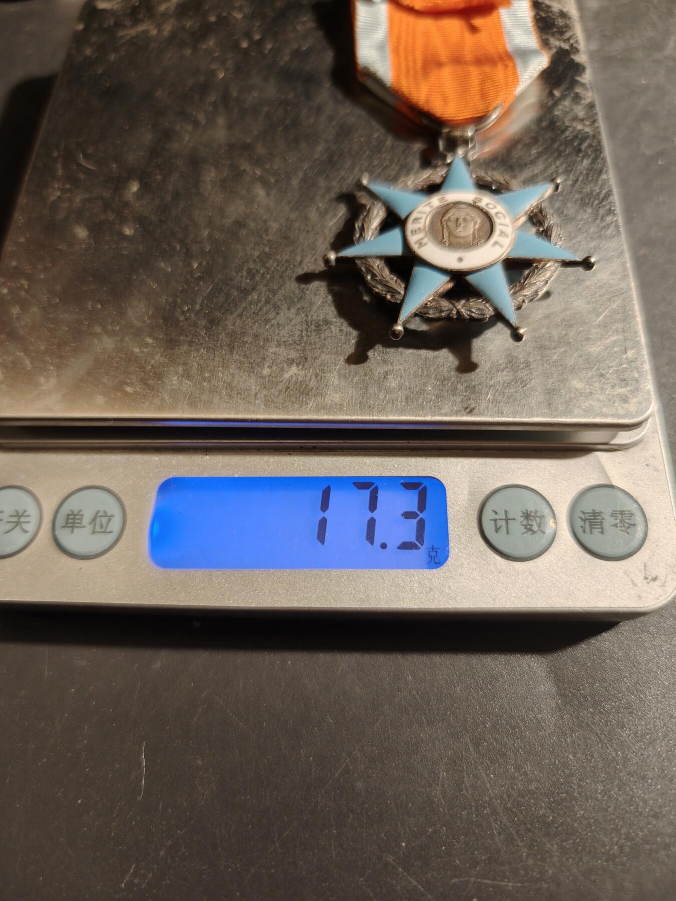 老王徽章第178期 法国骑士级社会功勋勋章    银质珐琅     原盒     17.3g