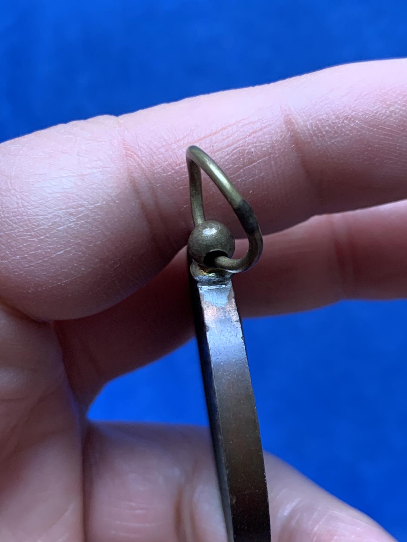 《竞宝斋》第460场 周日，周一，2场连拍 （全场包邮）欢迎送拍 法国名人米歇尔·德·蒙田纪念铜章，该章是法国“伟大人物金属画廊”系列的一部分，纪念的是文艺复兴时期的法国哲学家/作家-蒙田，他以其《随笔集》而闻名于世。37.35克，40.6mm，高浮雕，细节见图。