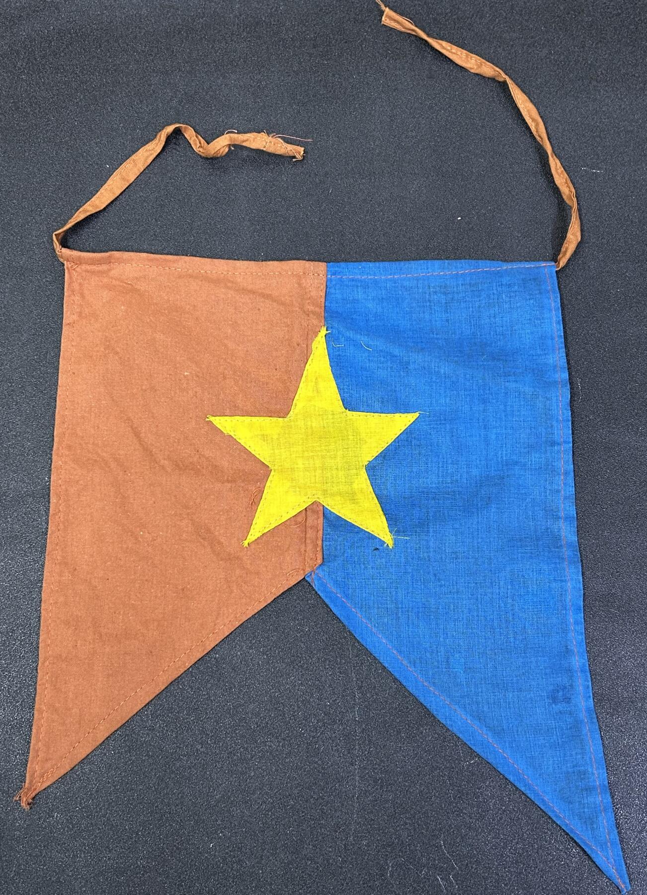 西秦中古拍卖第七十三期 越南南方民族解放阵线旗帜 南方游击队旗帜 早期拼布