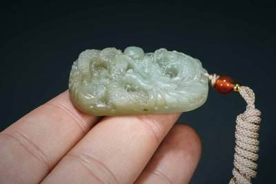 上海都达杂项专场三十四【年后发货全场包邮】  天然和田玉精雕《祥龙吐珠》挂件 附鉴定证书86-105