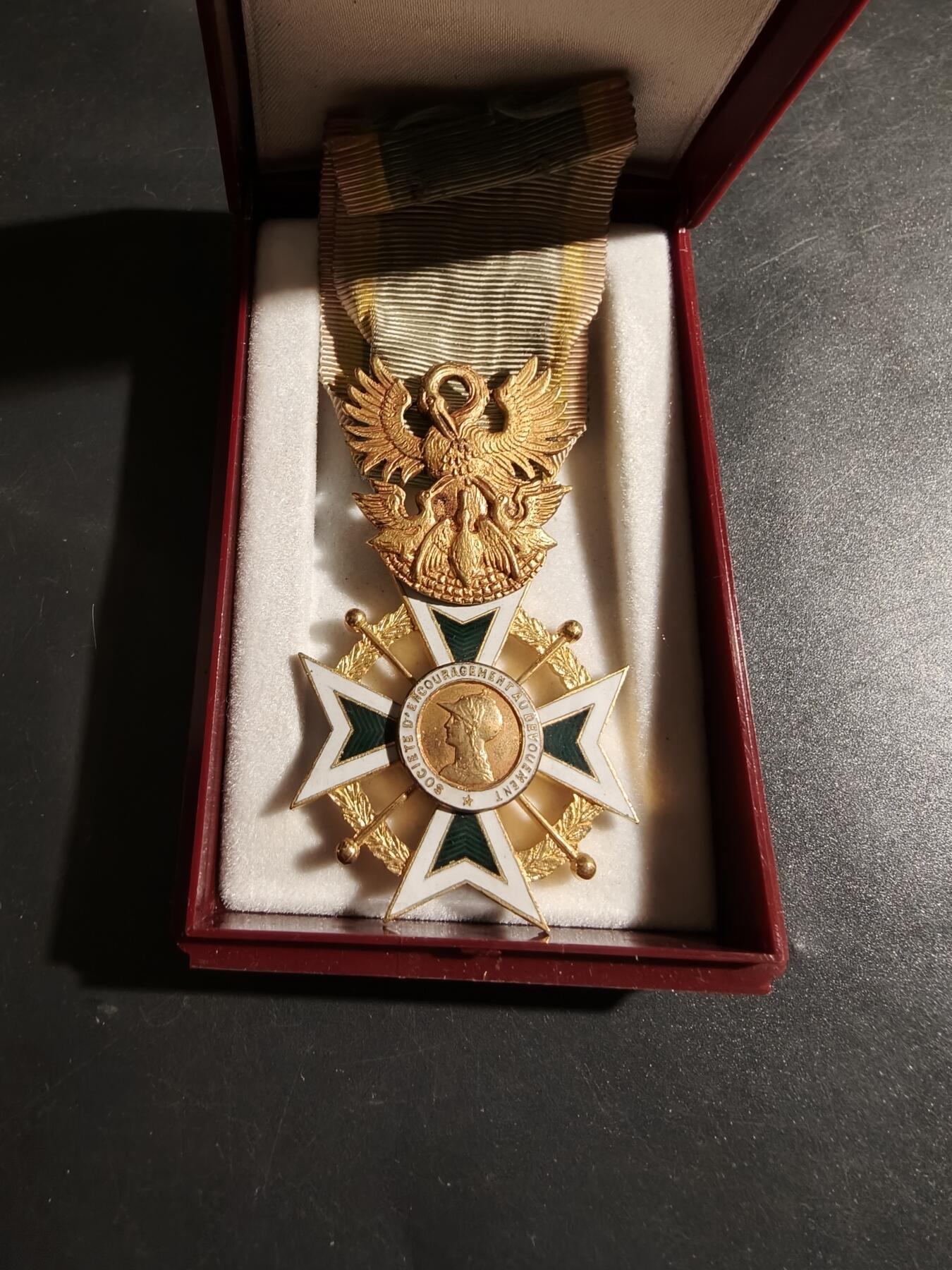 老王徽章第178期 法国骑士级鼓励奉献协会勋章     原盒     