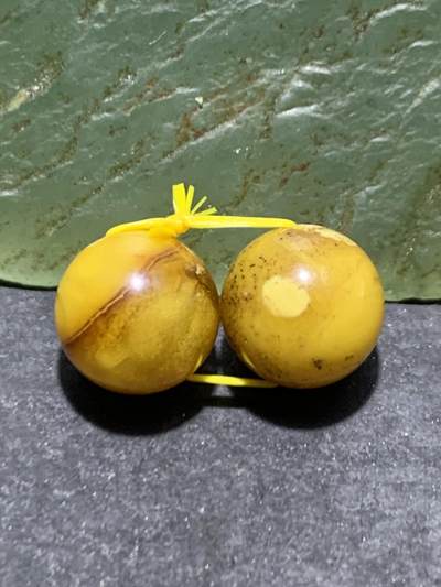 天然俄料蜜蜡通货圆珠一对， - 天然俄料蜜蜡通货圆珠一对，