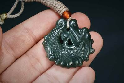 上海都达杂项专场三十四【年后发货全场包邮】  天然和田玉青玉精雕《鱼化龙》挂件 附鉴定证书86-242