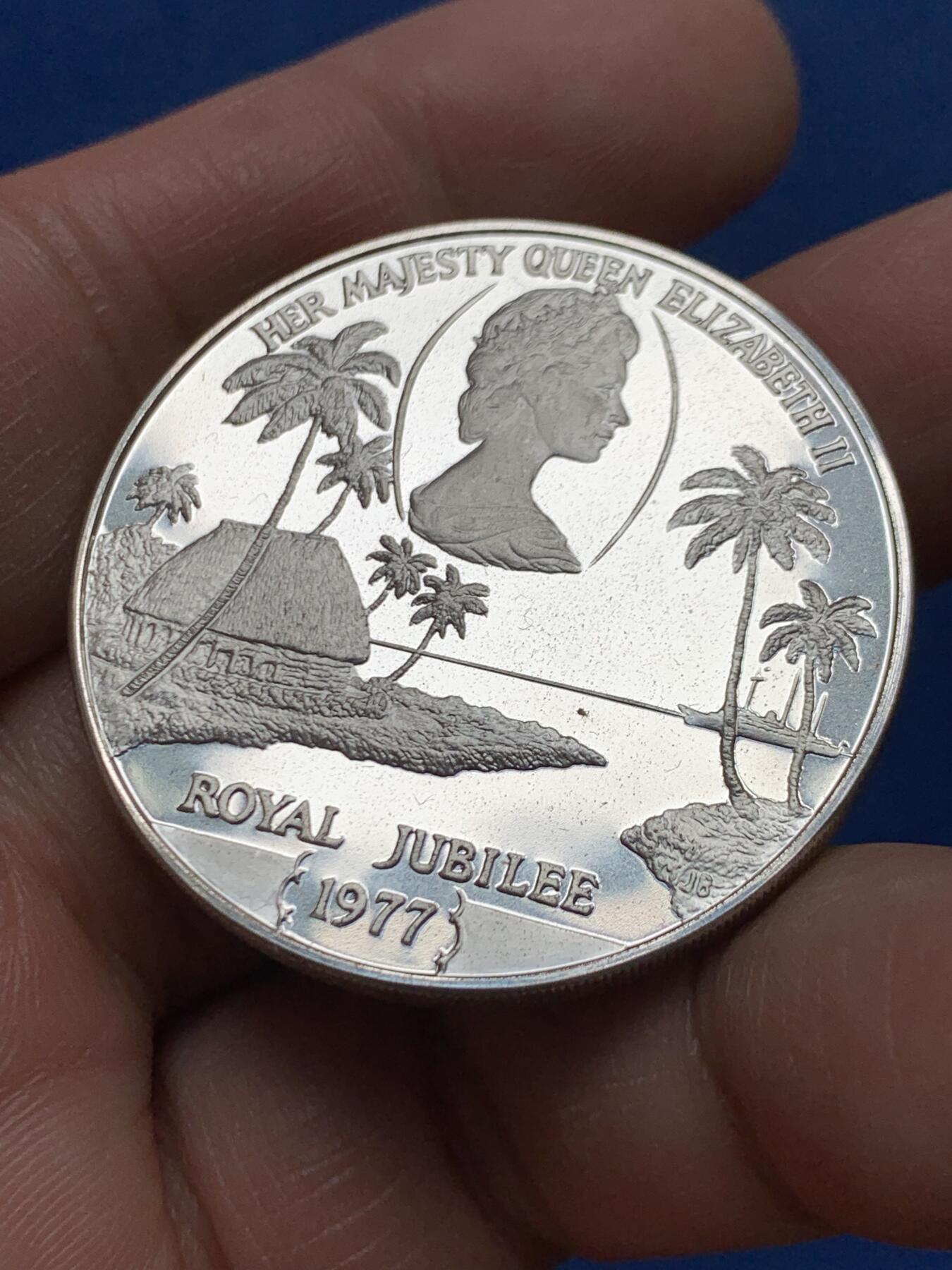 《竞宝斋》第460场 周日，周一，2场连拍 （全场包邮）欢迎送拍 萨摩亚1977年女王加冕25周年（银禧）1塔拉纪念银币，31.13克，925银