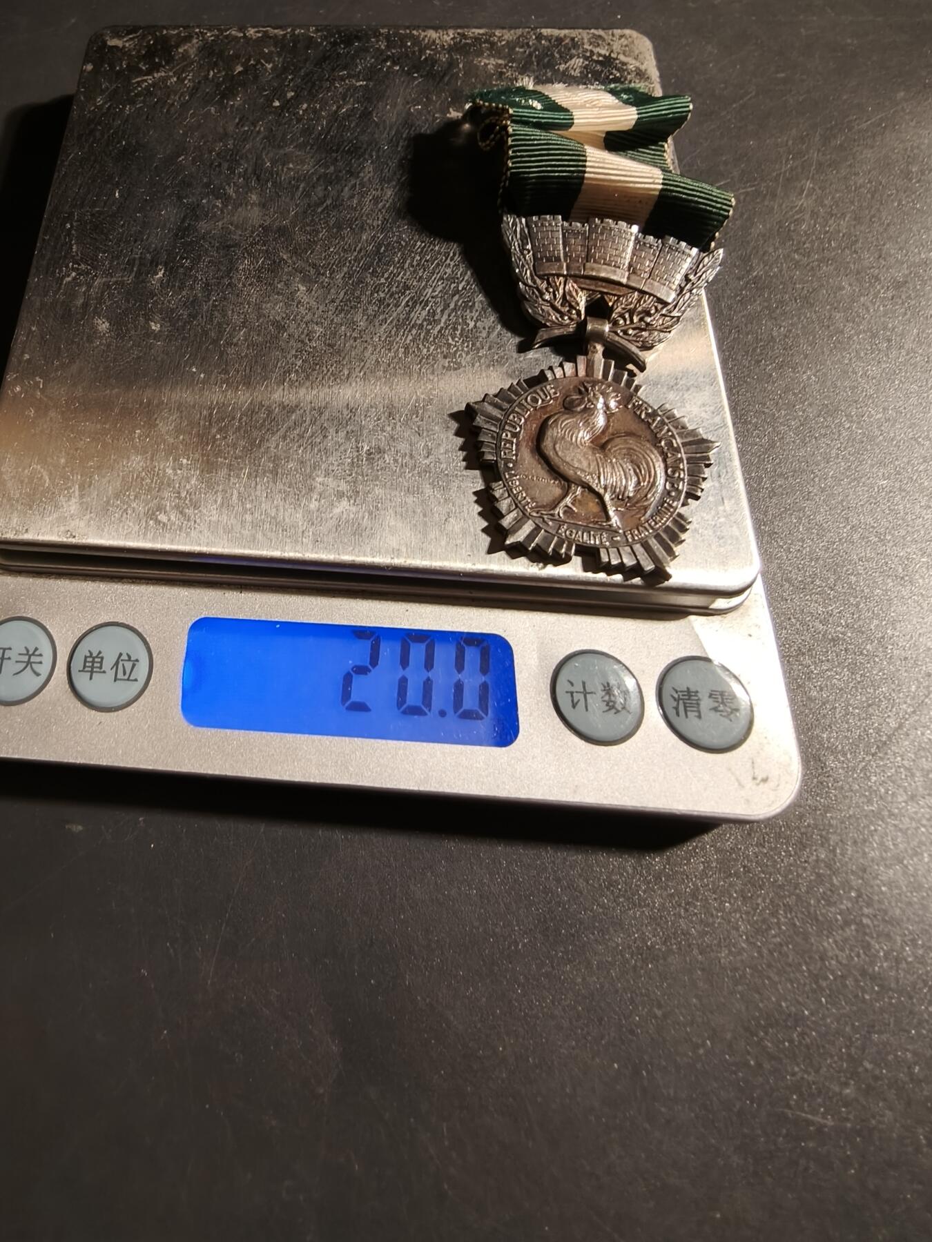 老王徽章第178期 法国银级地方嘉奖奖章    螃蟹银标     实发     20g