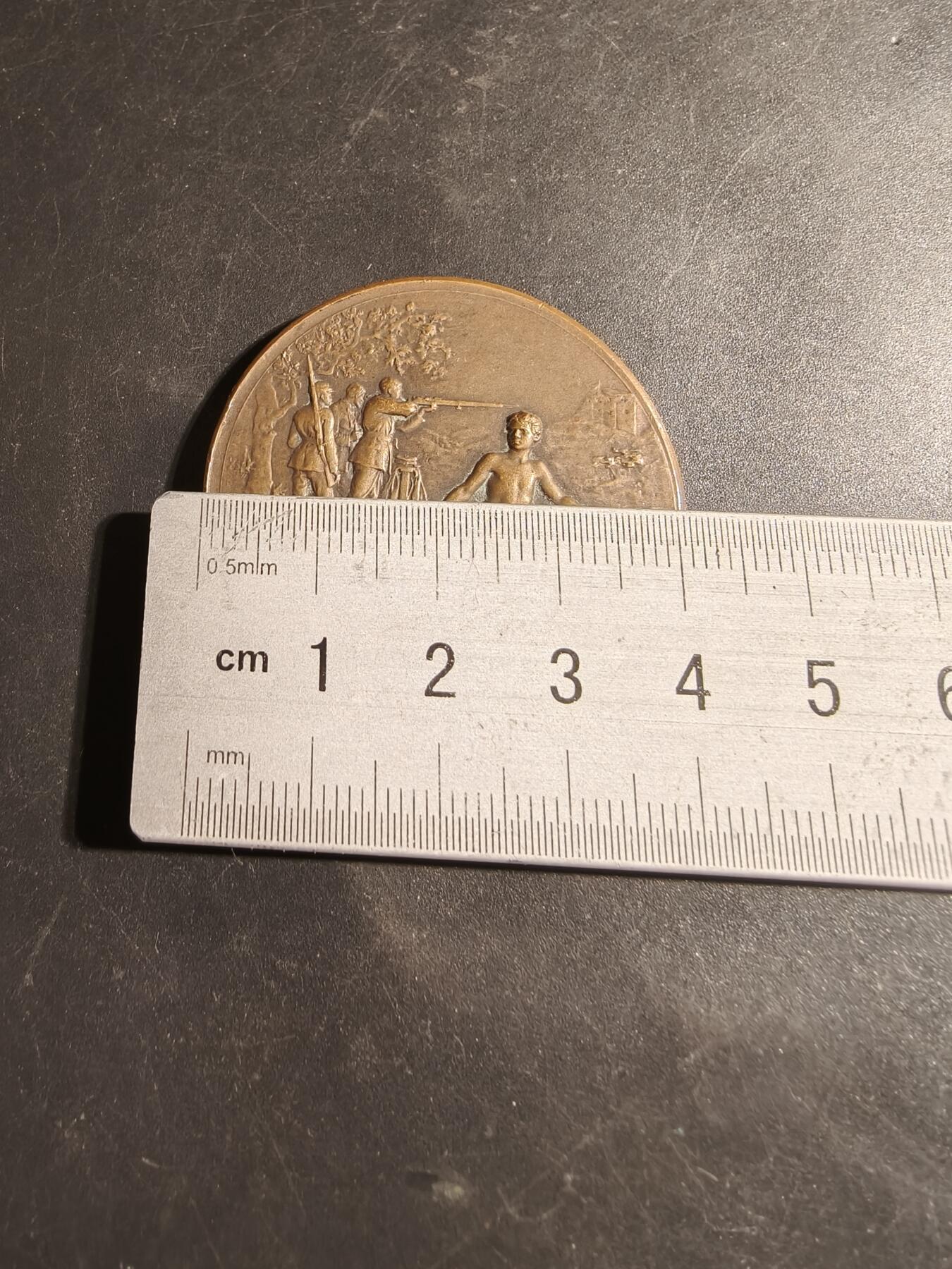 老王徽章第178期 法国射击联合会大铜章    原盒    大师亨利杜布瓦作品    直径41mm     重量37.3g